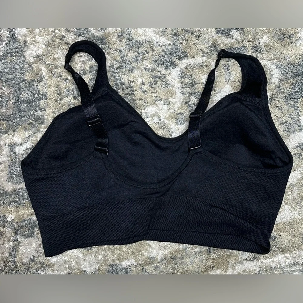 Puma performance black sports bra size M NWOT - Picture 2 of 5